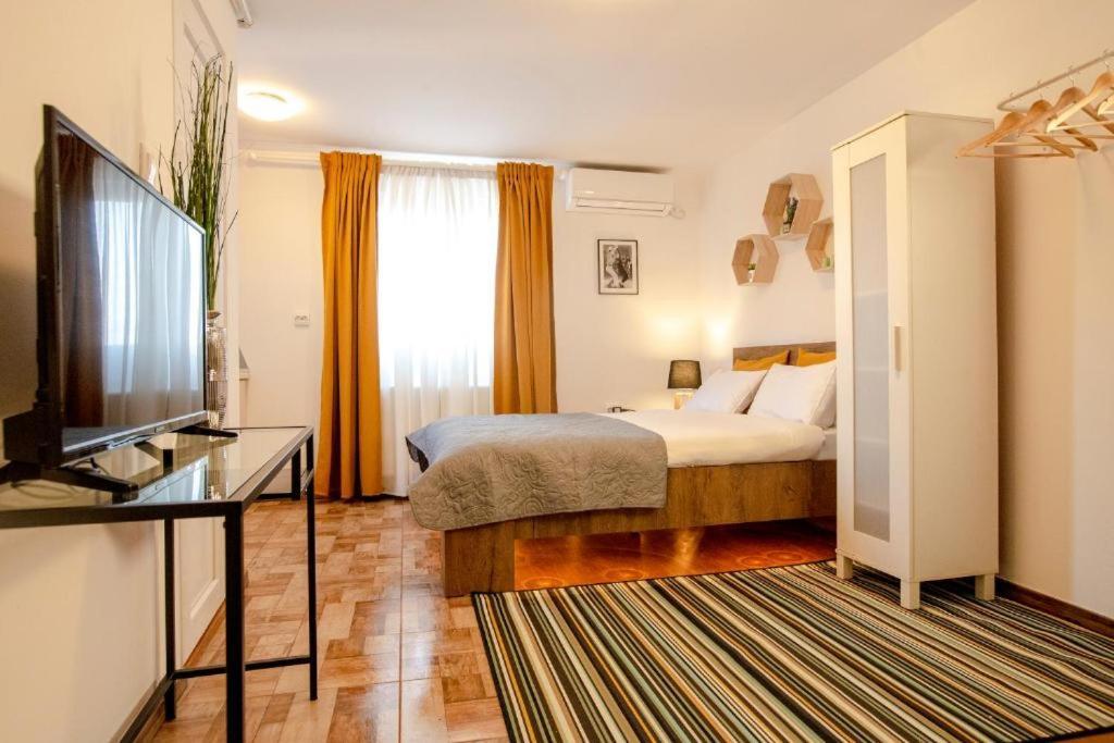 Color Old Town Center Apartment Bucharest