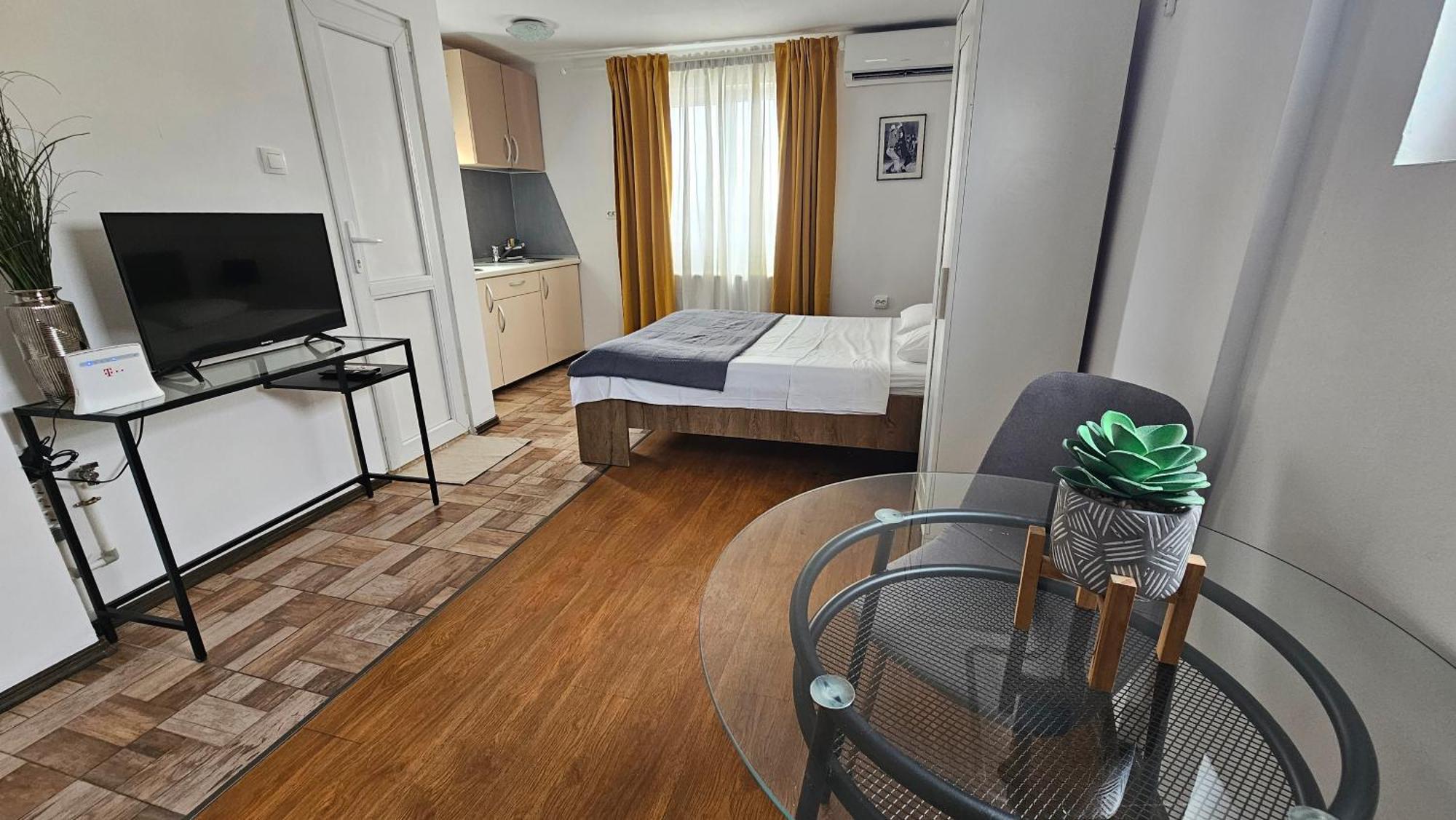 Color Old Town Center Apartment